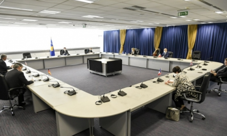 Kurti dhe ambasadorët e akredituar në Kosovë flasin për pakon emergjente