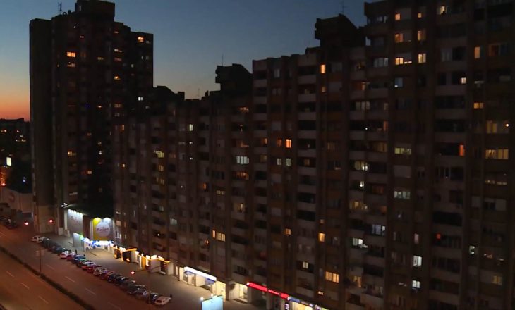 Në Serbi përplasen tenxheret, muzikë dhe petarda kundër diktaturës