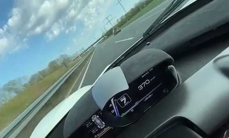 Autostrada bosh, vozitësi i Ferrarit ia shkel 372 kilometra në orë