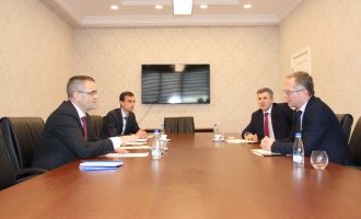 Guvernatori Mehmeti takohet me ministrin Bislimi, flasin për rimëkëmbjen ekonomike