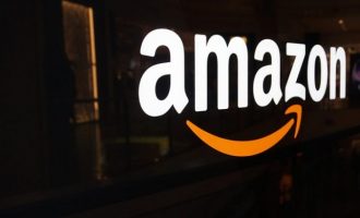 Deri sa shumica e kompanive po i ulin pagat e puntorëve, Amazon po i rrit ato shkaku i koronavirusit