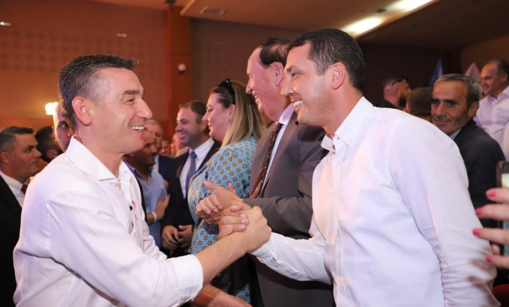 Deputeti i PDK-së kritikon ashpër Xhelal Sveçlën: Ai është Rrahman Morina 2.0