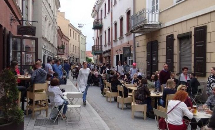 Kryeqyteti lituanez synon t’i shndërrojë hapësirat publike në kafene
