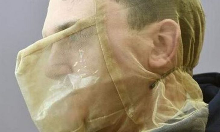 Policia britanike kërkon maska për t’u mbrojtur nga ata që i pështyjnë qëllimisht