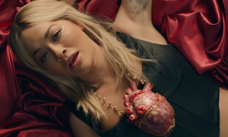 Rita Ora sjell remiksin e këngës “How to be lonely”
