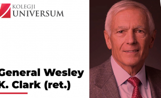 Gjenerali Wesley K. Clark live në Kosovë përmes Kolegjit Universum