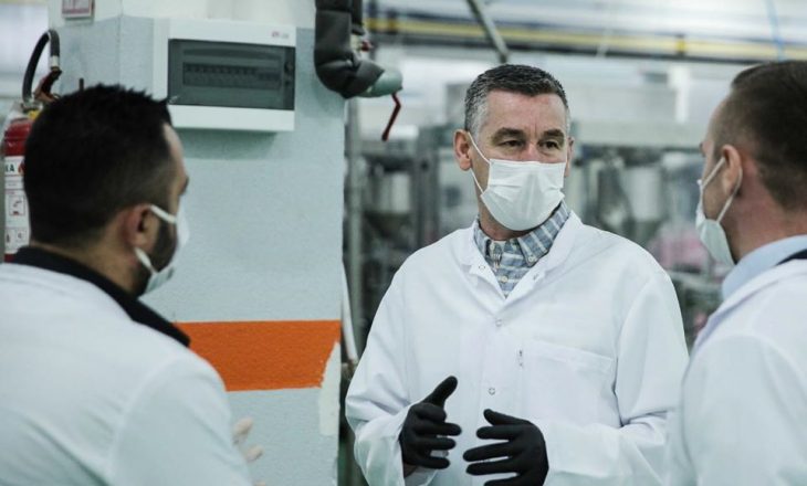 Veseli kërkon më shumë teste, që të shkurtohet koha e karantinës e të rivihet në lëvizje ekonomia