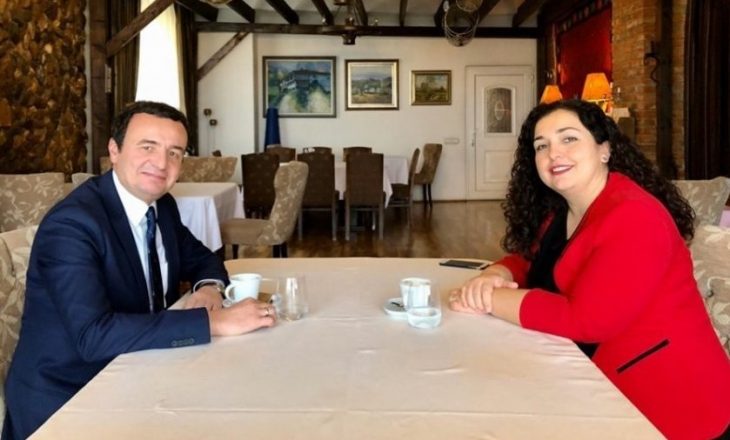 Vjosa Osmani merr pjesë në takimin konsultues të Albin Kurtit