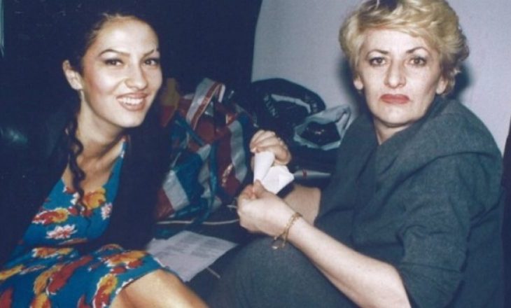 Në përvjetorin e katërt të ndarjes nga jeta, Adelina përlotë me dedikimin për nënën