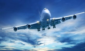 Kompanitë ajrore pësojnë 314 miliardë dollarë humbje nga pandemia e COVID-19