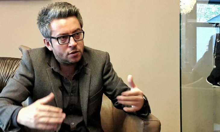 Artan Mustafa: Qeveria Kurti do të konsolidohej si populiste e djathtë