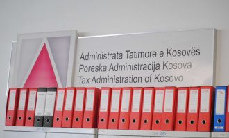 Punëtorët e ATK-së të enjen në grevë paralajmëruese