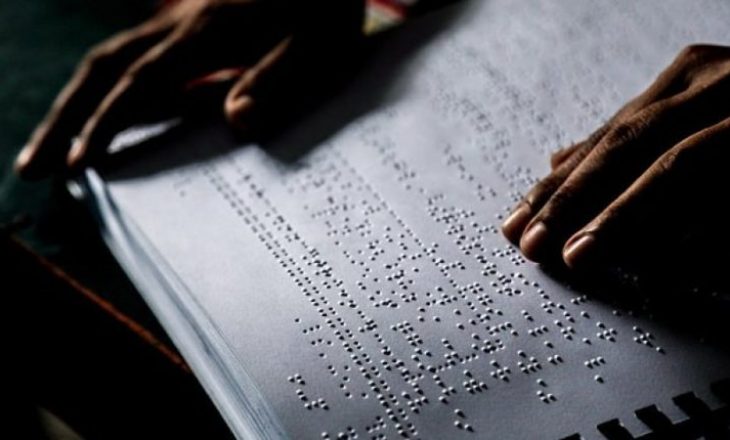 Krijohet uebfaqja e statistikave të koronavirusit për t’i informuar të verbrit ose të dëmtuarit në shikim