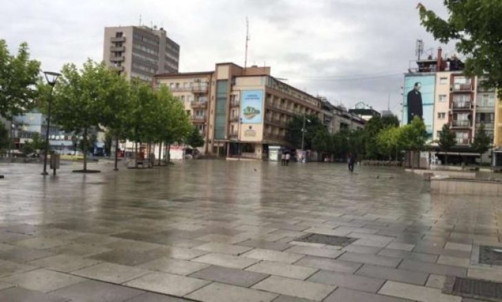 Bllokohet Prishtina, policia rrethon sheshet