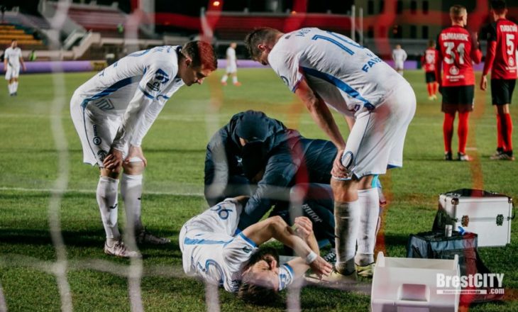 E dhimbshme, futbollisti shqiptar dëmton ligamentet e gjurit