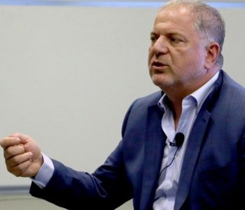 Kur Gjykata shndërrohet ne spektakël Uniformash