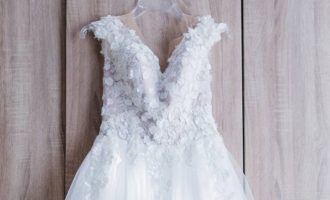 Një eksperte e nusërisë ndan hilet e saj për të blerë virtualisht fustanin tuaj të dasmës