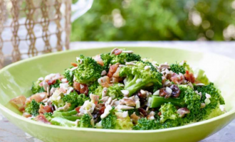 Recetë: Sallatë me brokoli e vezë