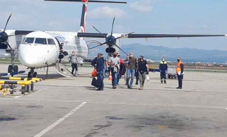 12 kosovarë arrijnë nga Varshava në Prishtinë me aeroplanin e EULEX-it