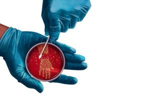 Simptoma e re e çuditshme që po ndiejnë personat e prekur nga koronavirusi