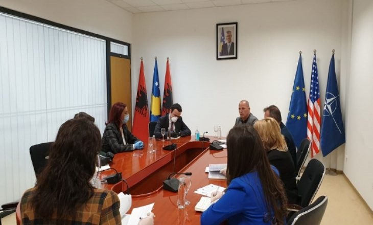 Lladrovci takohet me Kurtin, diskutojnë për gjendjen aktuale në Drenas