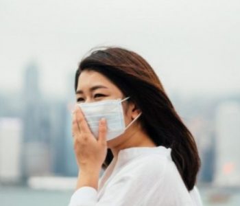 Pse është kaq e vështirë të mos e prekësh fytyrën?