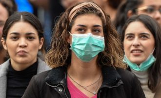 A duhet të vazhdojmë t’i përdorim maskat?