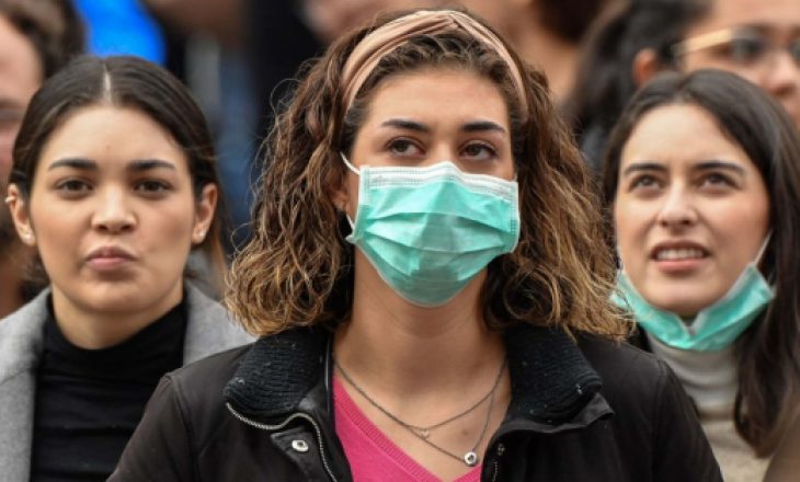 A duhet të vazhdojmë t’i përdorim maskat?