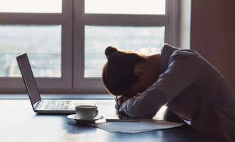 1 muaj karantinë, njihuni me efektet mbi trupin dhe mendjen