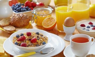 Ja cilat ushqime nuk duhet t’i konsumoni për mëngjes