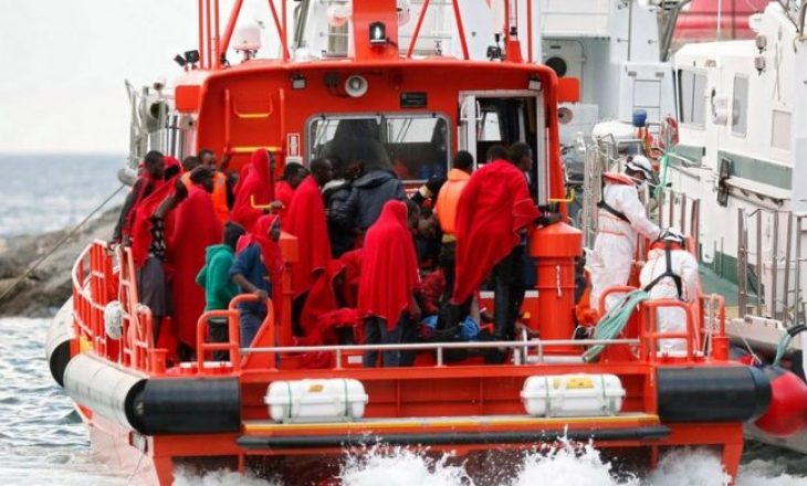 Katër anije me migrantë mbërrijnë në Itali dhe Maltë