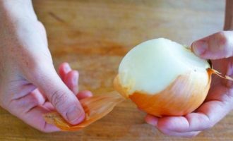 Mënyrat praktike të përdorimit të qepës kundër sëmundjeve