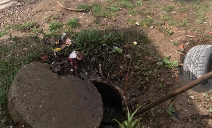 Ujsjellësi Prishtina apelon të mos hudhen mbeturinat në rrjetin e kanalizimit