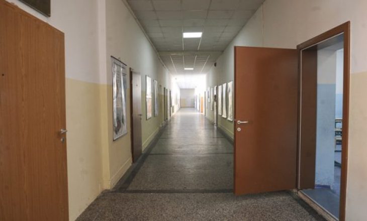 Shqipëria mbyll shkollat për këtë vit shkollor, i hap vetëm për maturantë