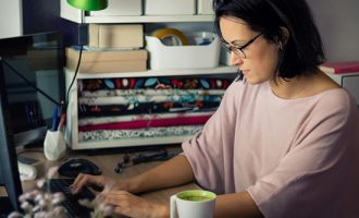 Pesë rregulla si të punosh nga shtëpia