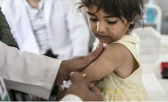 Shtyrja e vaksinimit rrezikon mbi 117 milionë fëmijë nga fruthi