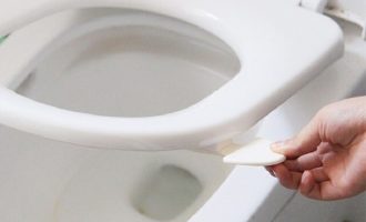 Ekspertët alarmojnë: Mbylleni gjithmonë kapakun e tualetit, do t’ju mbrojë nga COVID-19