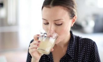 Çdo njeri para gjumi duhet të pijë një lugë të vogël uthull molle: Kjo është arsyeja!