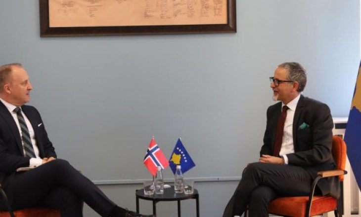 Ministri në detyrë i shëndetësisë takohet me ambasadorin e Norvegjisë