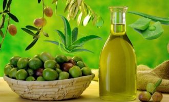 Vaj ulliri dhe aloe vera për një lëkurë të shëndetshme