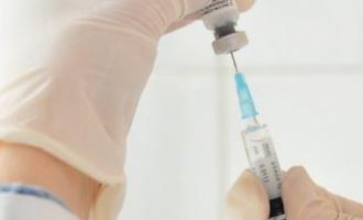 Vaksina e bërë gjatë komunizmit ul rrezikun e infektimin nga COVID 19 te shqiptarët