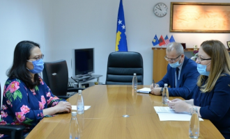 Hykmete Bajrami takon drejtoreshen e USAID-it flasin për rimëkëmbjen ekonomike