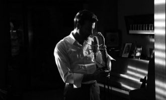 Tenori Ramë Lahaj ripërpunon këngën e Naim Krasniqit