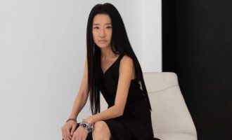 Nuk do e besonit që kjo dizajnere e famshme është 71 vjeçare