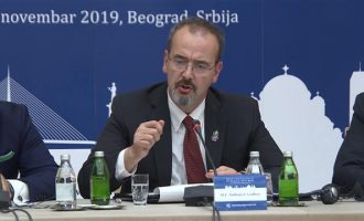 Ambasadori amerikan në Serbi për takimin në Uashington: Po ua hapim derën e zhvillimit