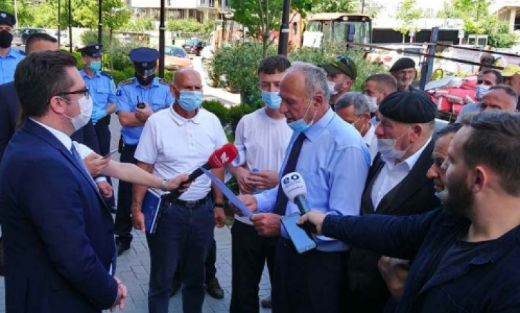 Bujqit protestojnë – pak më vonë qeveria ua ndanë 53 milionë euro