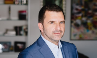 Thaçi nën akuzë, një lojë politike dhe një bast i humbur