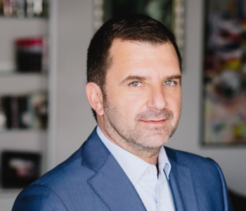 Thaçi nën akuzë, një lojë politike dhe një bast i humbur