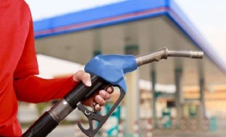 Bie prapë çmimi i naftës – për shkak të pandemisë
