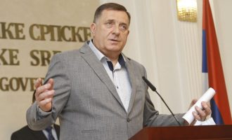 Dodik i beson Vuçiq-it: Do t’i mbrojë interesat kombëtare të Serbisë
